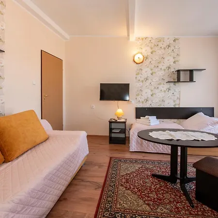 O. W. Jodelka ゲストハウス ウェバ